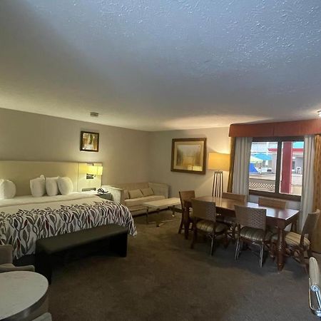 Garnet Waterfront Hotell Indianapolis Eksteriør bilde