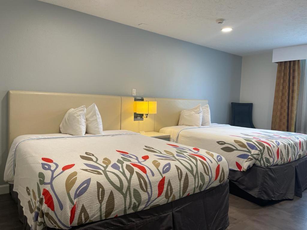 Garnet Waterfront Hotell Indianapolis Eksteriør bilde