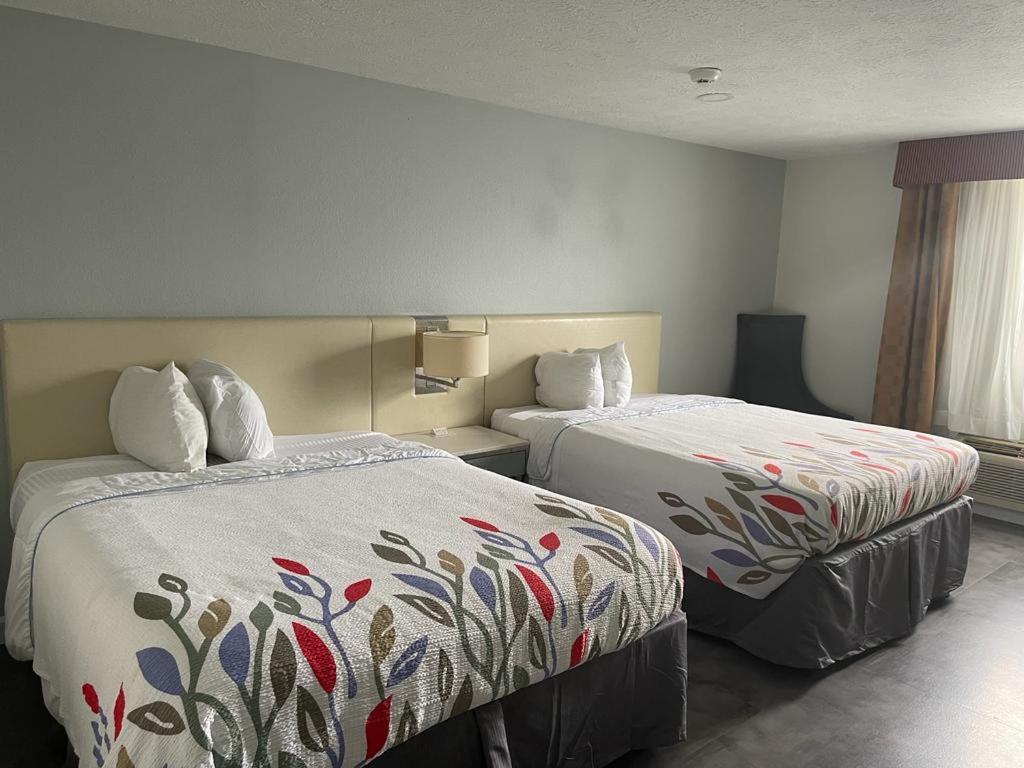 Garnet Waterfront Hotell Indianapolis Eksteriør bilde