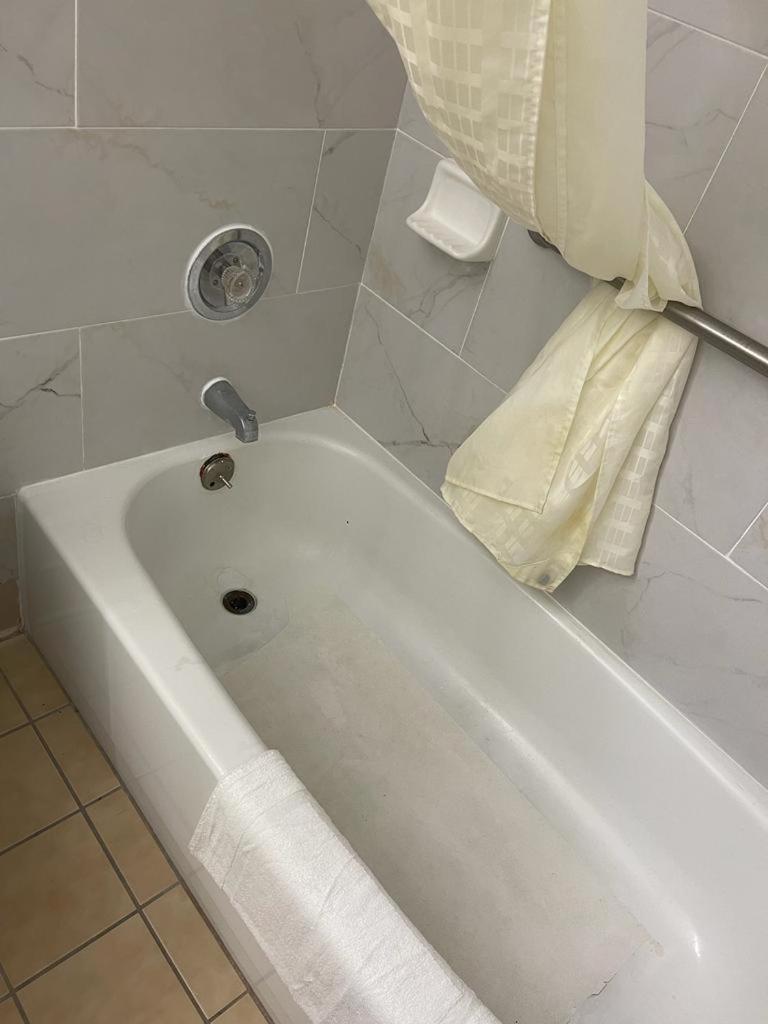 Garnet Waterfront Hotell Indianapolis Eksteriør bilde
