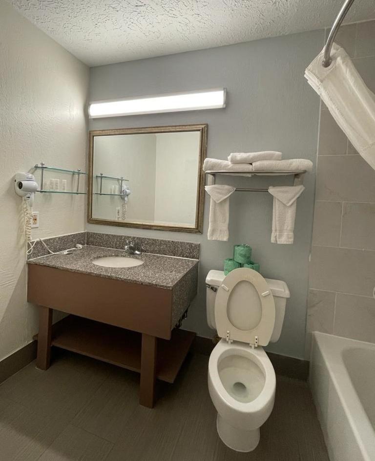 Garnet Waterfront Hotell Indianapolis Eksteriør bilde